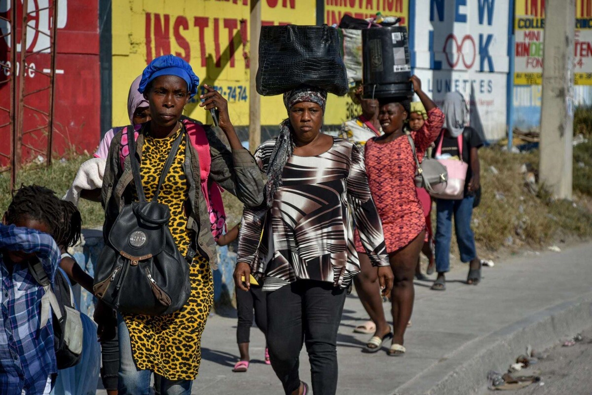 Тысячи беженцев из-за насилия в Порт-о-Пренс, направляющиеся в другие регионы Гаити