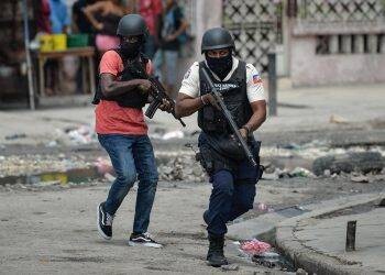 Вооруженные банды напали на полицейский участок в Порт-о-Пренсе