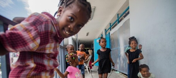 Дети на Гаити, ставшие жертвами насилия со стороны банд